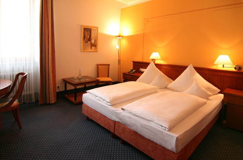 Altstadthotel Arch Regensburg Exterior photo
